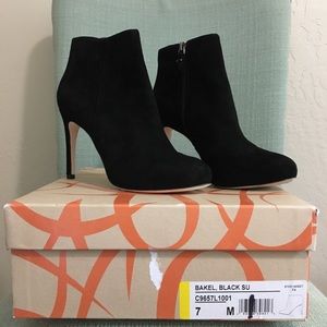 Via Spiga Bakel black suede booties